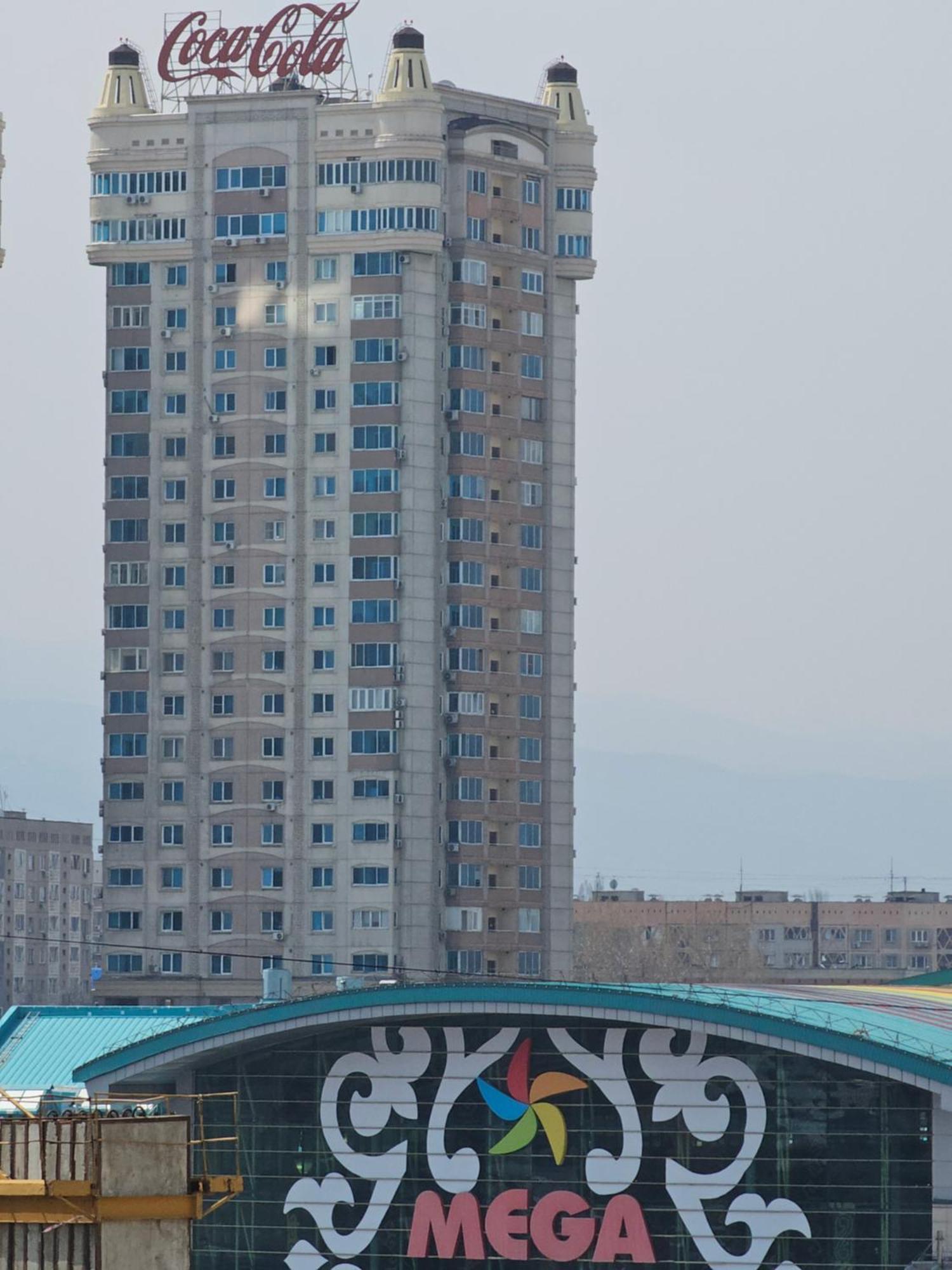 3 Room Gagarin Park Residential Complex Near Mega Shopping Mall Almaty Ngoại thất bức ảnh