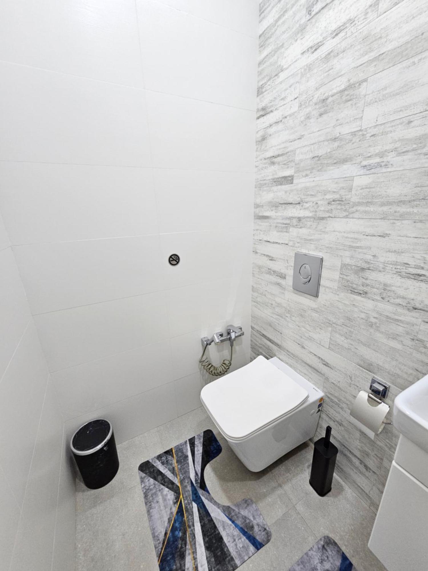 3 Room Gagarin Park Residential Complex Near Mega Shopping Mall Almaty Ngoại thất bức ảnh