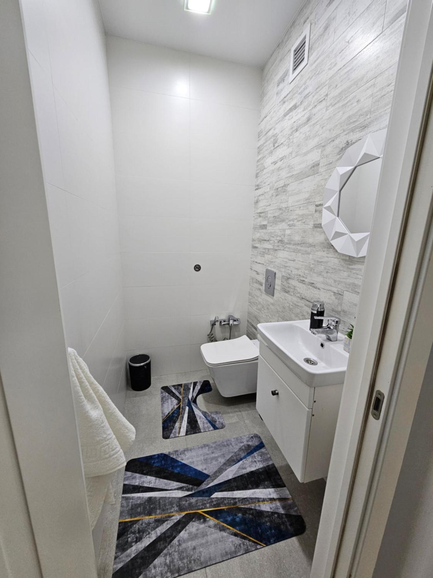 3 Room Gagarin Park Residential Complex Near Mega Shopping Mall Almaty Ngoại thất bức ảnh