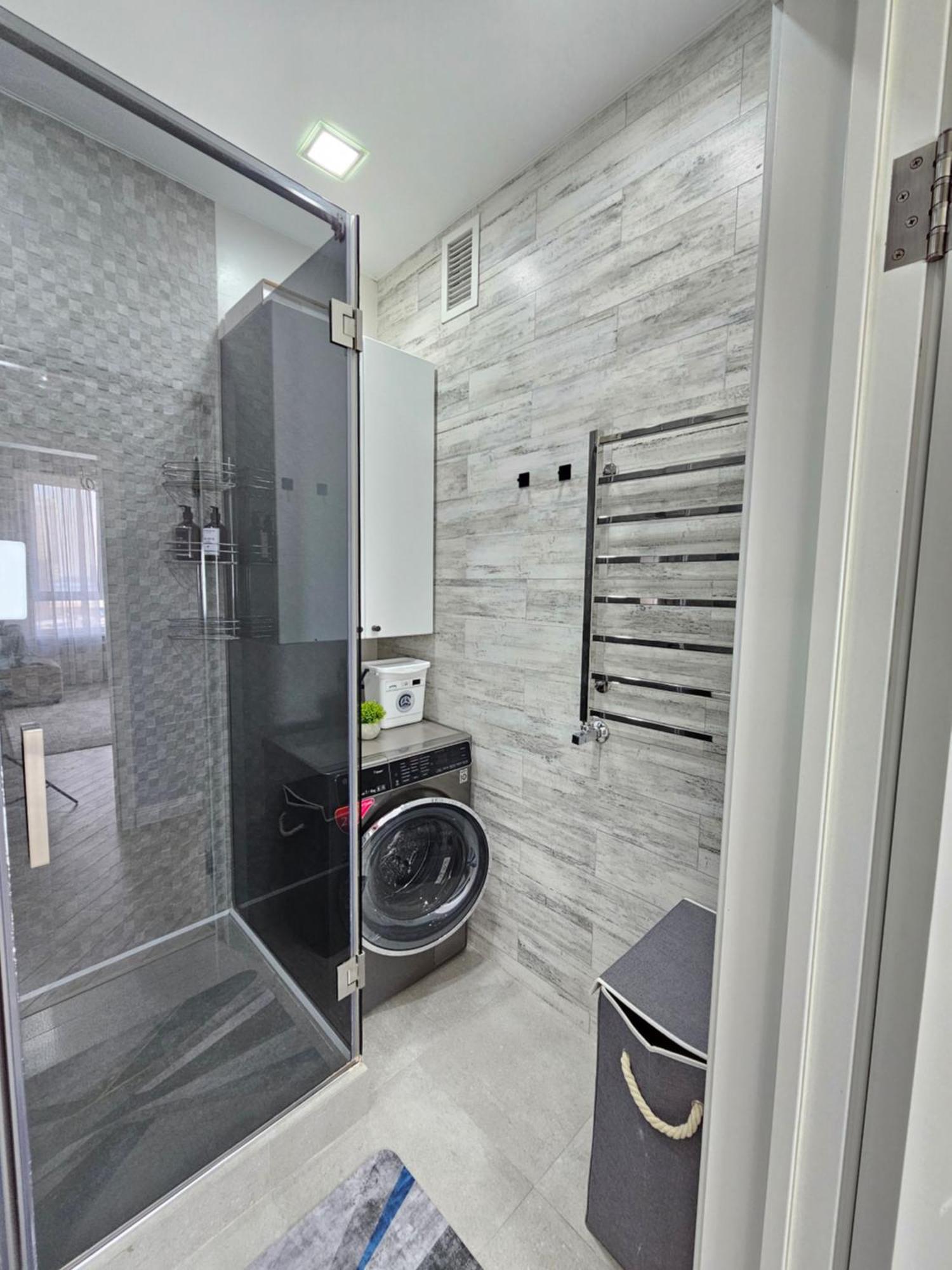 3 Room Gagarin Park Residential Complex Near Mega Shopping Mall Almaty Ngoại thất bức ảnh