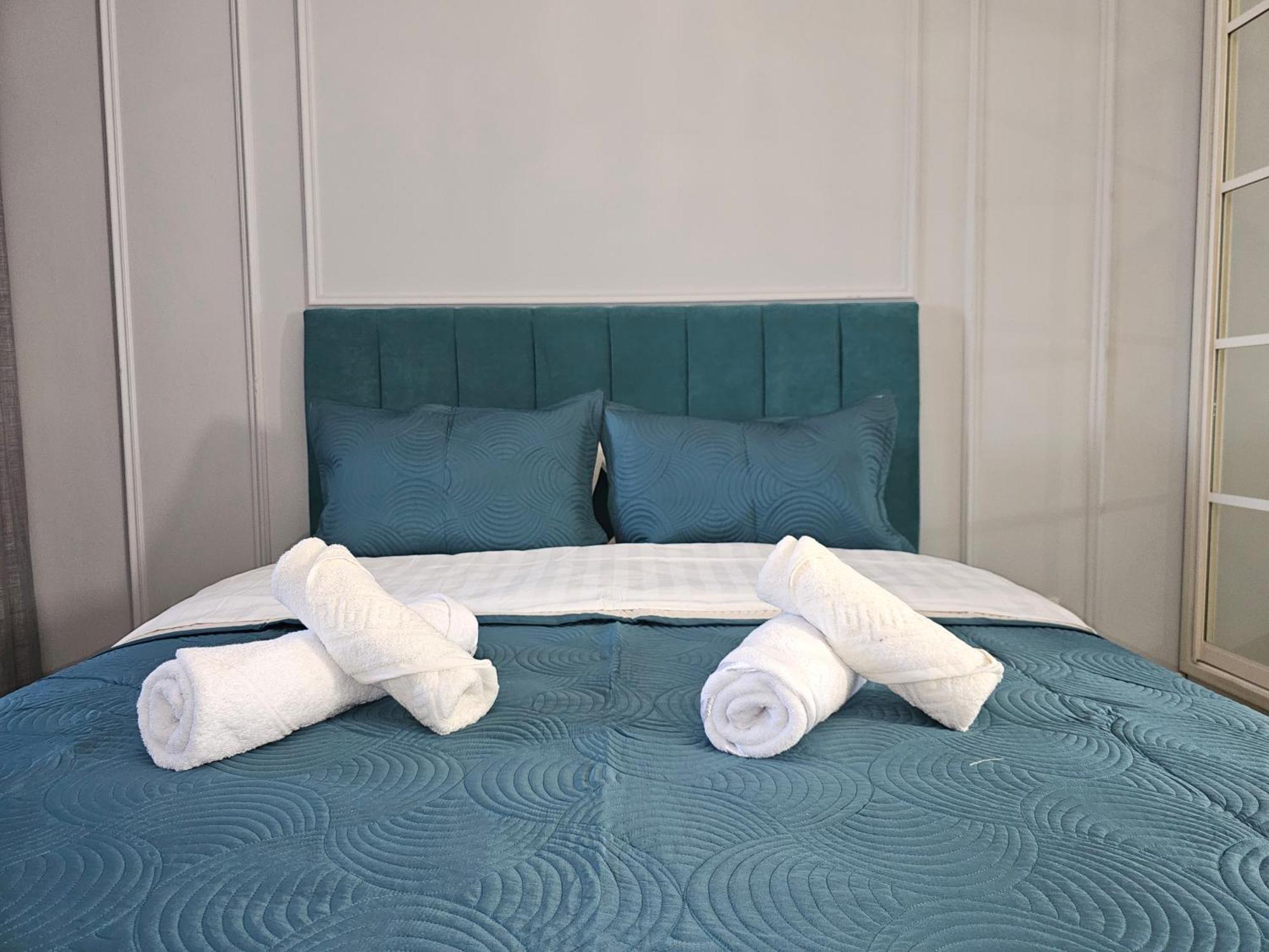 3 Room Gagarin Park Residential Complex Near Mega Shopping Mall Almaty Ngoại thất bức ảnh